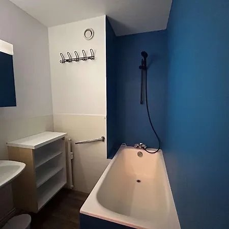 à Méribel, Proche Pistes Et Commerces, Balcon - Fr-1-180-553 Appartement *