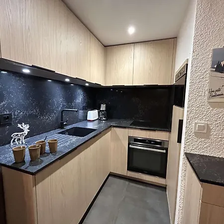 à Méribel, Proche Pistes Et Commerces, Balcon - Fr-1-180-553 Appartement Les Allues